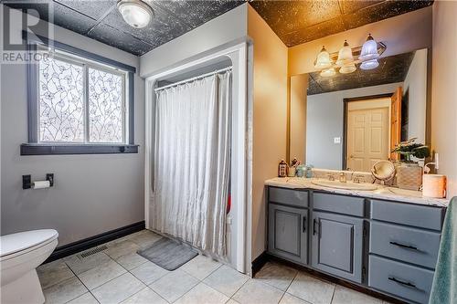 2402 Edgar Street, Cornwall, ON - Indoor Photo Showing Bathroom