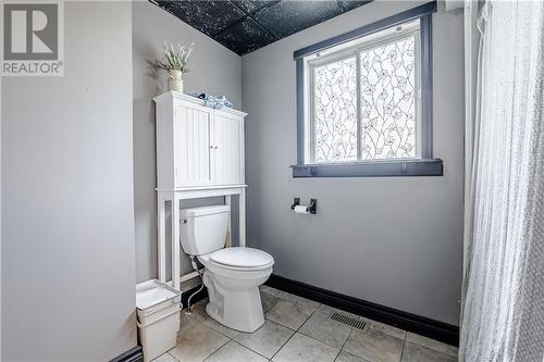 2402 Edgar Street, Cornwall, ON - Indoor Photo Showing Bathroom