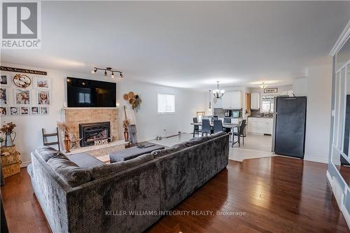 2402 Edgar Street, Stormont, Dundas And Glengarry, ON - Indoor Photo Showing Living Room With Fireplace