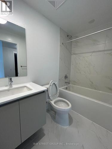 307 - 395 Dundas Street W, Oakville, ON - Indoor Photo Showing Bathroom