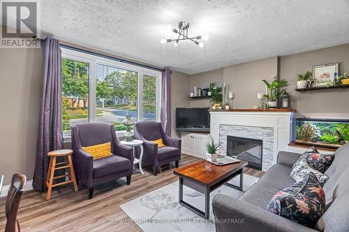 673 Piccadilly Street, London, ON - Indoor Photo Showing Living Room With Fireplace