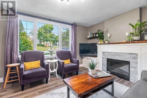 673 Piccadilly Street, London, ON - Indoor Photo Showing Living Room With Fireplace