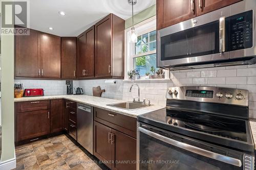 673 Piccadilly Street, London, ON - Indoor Photo Showing Kitchen