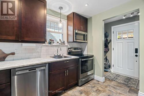 673 Piccadilly Street, London, ON - Indoor Photo Showing Kitchen