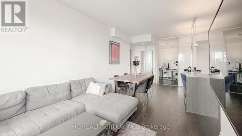 6506 - 100 Harbour Street, Toronto, ON - Indoor Photo Showing Living Room