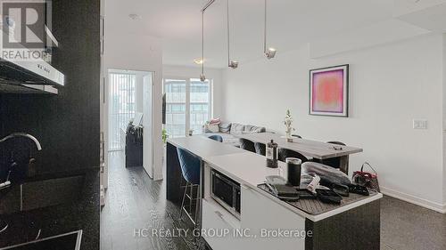 6506 - 100 Harbour Street, Toronto, ON - Indoor Photo Showing Kitchen