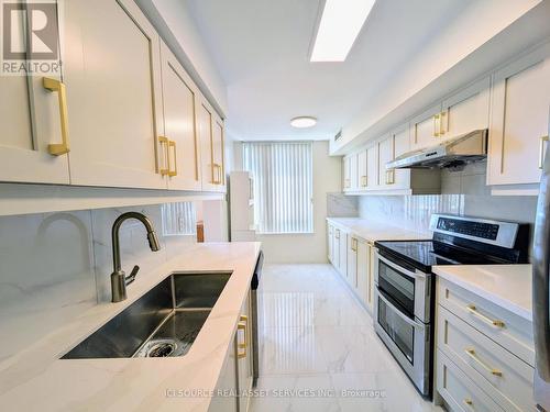 1005 - 18 Hillcrest Avenue, Toronto, ON - Indoor Photo Showing Kitchen