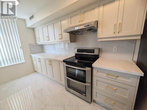 1005 - 18 Hillcrest Avenue, Toronto, ON - Indoor Photo Showing Kitchen