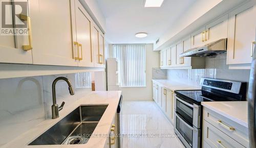 1005 - 18 Hillcrest Avenue, Toronto, ON - Indoor Photo Showing Kitchen With Upgraded Kitchen