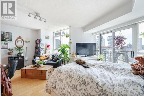 1517 - 255 Richmond Street E, Toronto, ON - Indoor Photo Showing Living Room