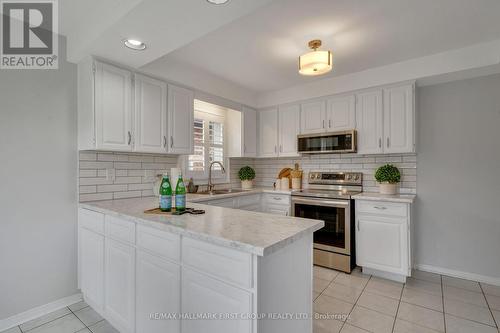 47 Stratton Crescent, Whitby, ON - Indoor Photo Showing Kitchen