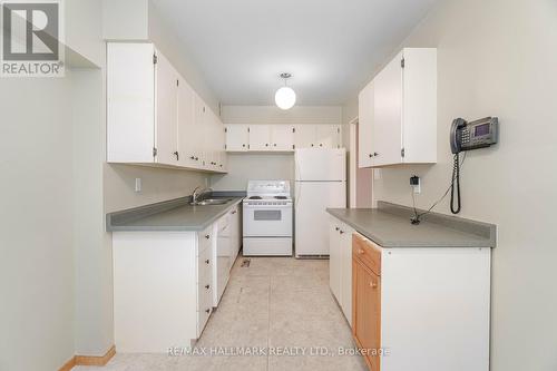 412 - 70 Baif Boulevard, Richmond Hill, ON - Indoor Photo Showing Kitchen