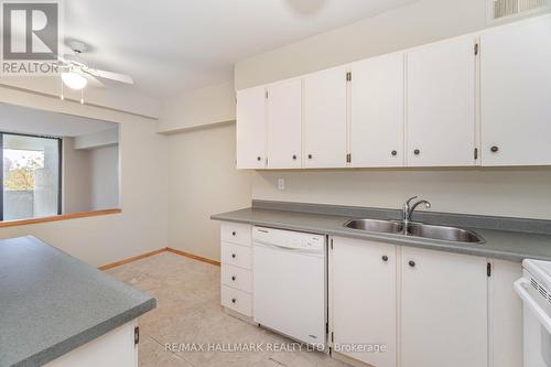 412 - 70 Baif Boulevard, Richmond Hill, ON - Indoor Photo Showing Kitchen With Double Sink