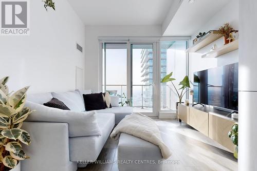 3009 - 1000 Portage Parkway, Vaughan, ON - Indoor Photo Showing Living Room