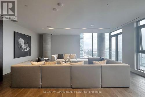 3009 - 1000 Portage Parkway, Vaughan, ON - Indoor Photo Showing Living Room