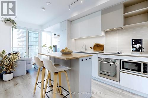 3009 - 1000 Portage Parkway, Vaughan, ON - Indoor Photo Showing Kitchen