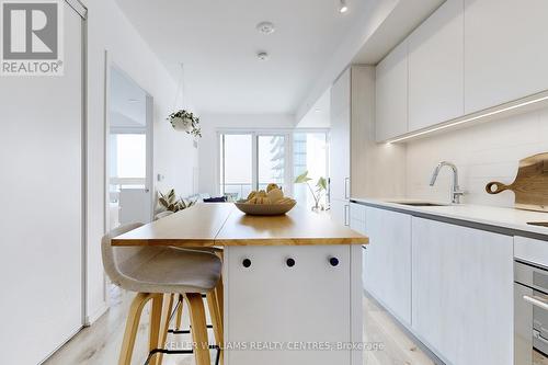 3009 - 1000 Portage Parkway, Vaughan, ON - Indoor Photo Showing Kitchen