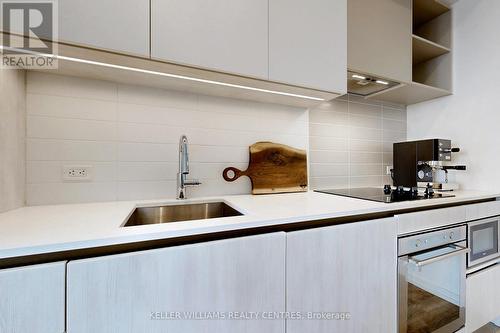 3009 - 1000 Portage Parkway, Vaughan, ON - Indoor Photo Showing Kitchen