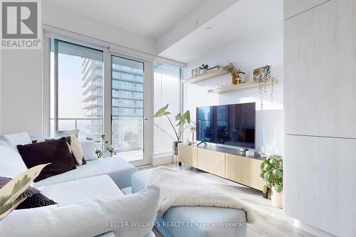 3009 - 1000 Portage Parkway, Vaughan, ON - Indoor Photo Showing Living Room