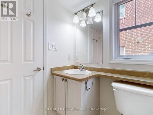 2 - 595 Dundas Street W, Mississauga, ON - Indoor Photo Showing Bathroom