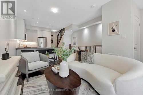 5 - 2212 Bromsgrove Road, Mississauga, ON - Indoor Photo Showing Living Room