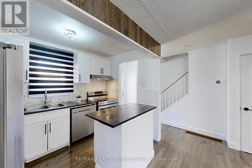 33 Hazelglen Court, Brampton, ON - Indoor Photo Showing Kitchen With Double Sink