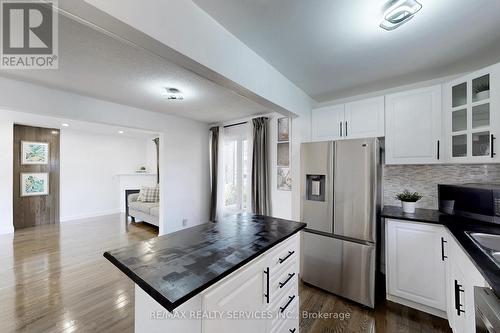 33 Hazelglen Court, Brampton, ON - Indoor Photo Showing Kitchen