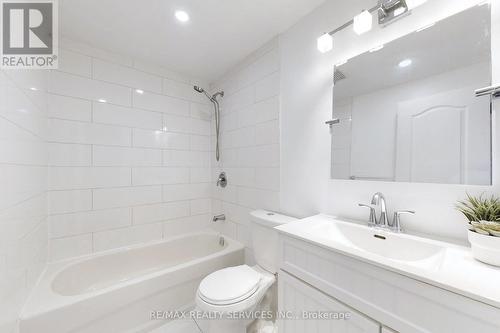 33 Hazelglen Court, Brampton, ON - Indoor Photo Showing Bathroom