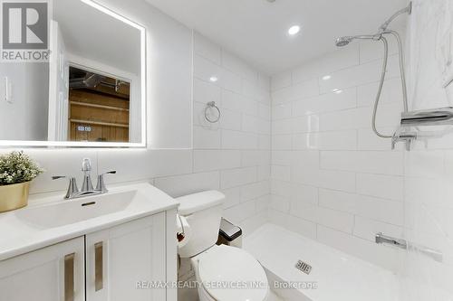 33 Hazelglen Court, Brampton, ON - Indoor Photo Showing Bathroom