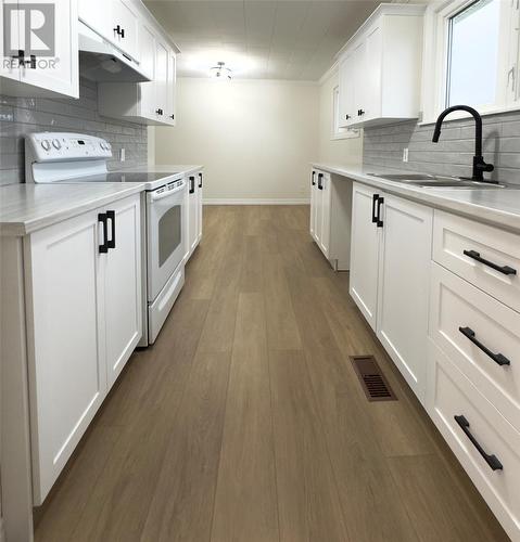 15 Dawson Drive, Pasadena, NL - Indoor Photo Showing Kitchen