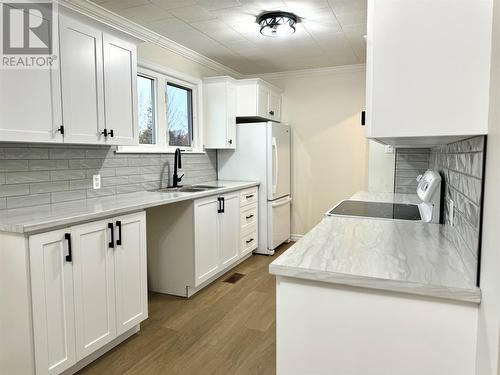 15 Dawson Drive, Pasadena, NL - Indoor Photo Showing Kitchen