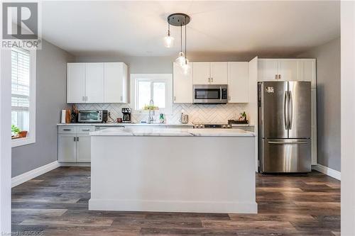 640 8Th Avenue, Hanover, ON - Indoor Photo Showing Kitchen