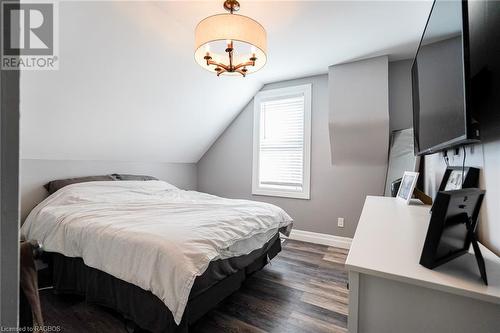 640 8Th Avenue, Hanover, ON - Indoor Photo Showing Bedroom