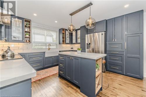 54 Stanley Street, Cambridge, ON - Indoor Photo Showing Kitchen With Upgraded Kitchen