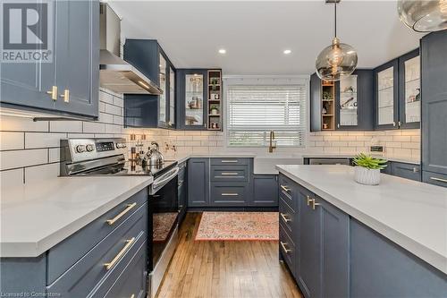 54 Stanley Street, Cambridge, ON - Indoor Photo Showing Kitchen With Upgraded Kitchen