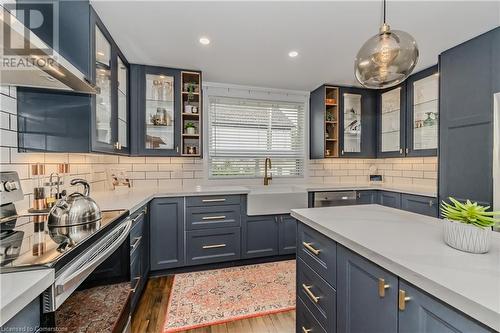 54 Stanley Street, Cambridge, ON - Indoor Photo Showing Kitchen With Upgraded Kitchen