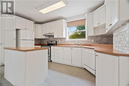 569 Howard Street, Oshawa, ON - Indoor Photo Showing Kitchen