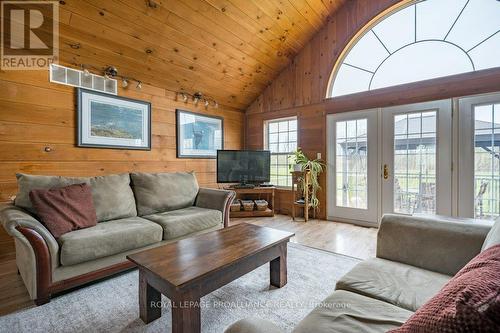 1024 County Road 19, Prince Edward County (Ameliasburgh), ON - Indoor Photo Showing Living Room