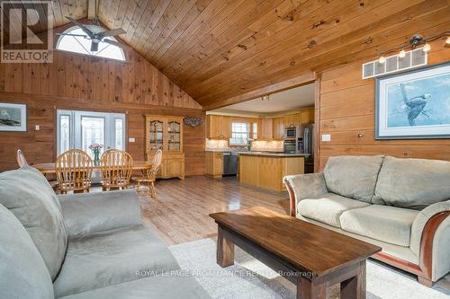 1024 County Road 19, Prince Edward County (Ameliasburgh), ON - Indoor Photo Showing Living Room