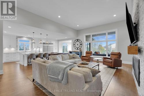 49 - 1710 Ironwood Road, London, ON - Indoor Photo Showing Living Room