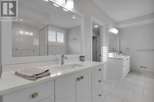 49 - 1710 Ironwood Road, London, ON - Indoor Photo Showing Bathroom