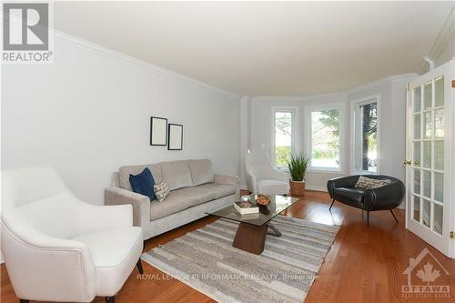 32 Buckingham Pvt, Ottawa, ON - Indoor Photo Showing Living Room