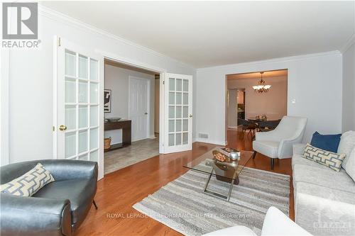 32 Buckingham Pvt, Ottawa, ON - Indoor Photo Showing Living Room