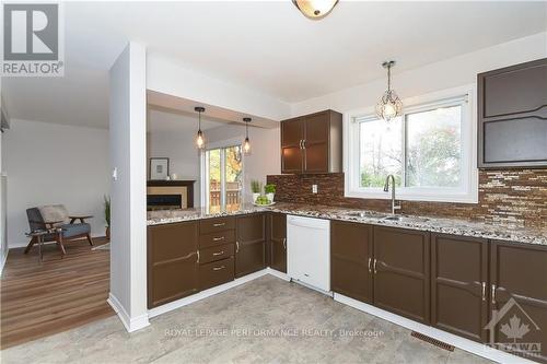 32 Buckingham Pvt, Ottawa, ON - Indoor Photo Showing Kitchen