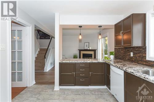 32 Buckingham Pvt, Ottawa, ON - Indoor Photo Showing Kitchen