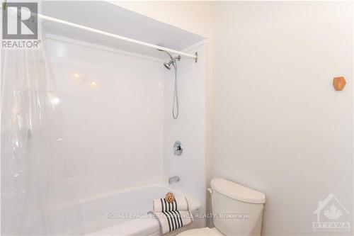 32 Buckingham Pvt, Ottawa, ON - Indoor Photo Showing Bathroom