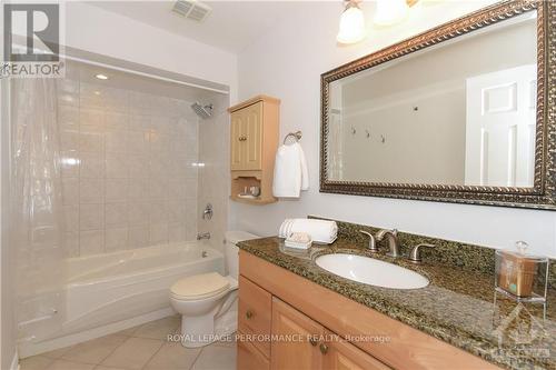 32 Buckingham Pvt, Ottawa, ON - Indoor Photo Showing Bathroom