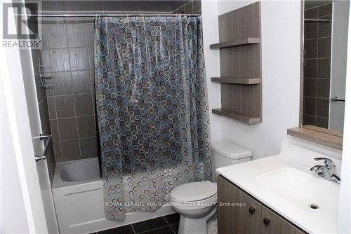 2512 - 275 Yorkland Road, Toronto, ON - Indoor Photo Showing Bathroom