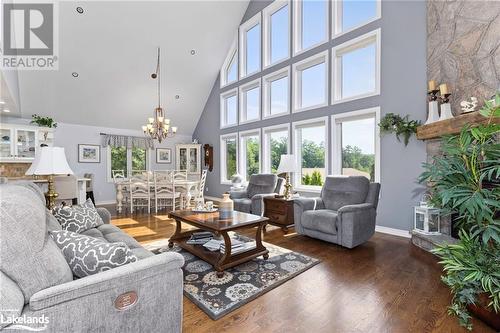 49 Mintens Lane E, Port Severn, ON - Indoor Photo Showing Living Room