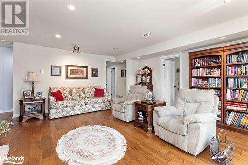 49 Mintens Lane E, Port Severn, ON - Indoor Photo Showing Living Room